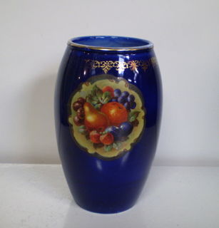 H & K Tunstall Fruit Vase