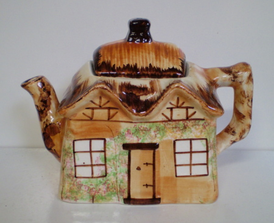 Kensington Cottage Teapot